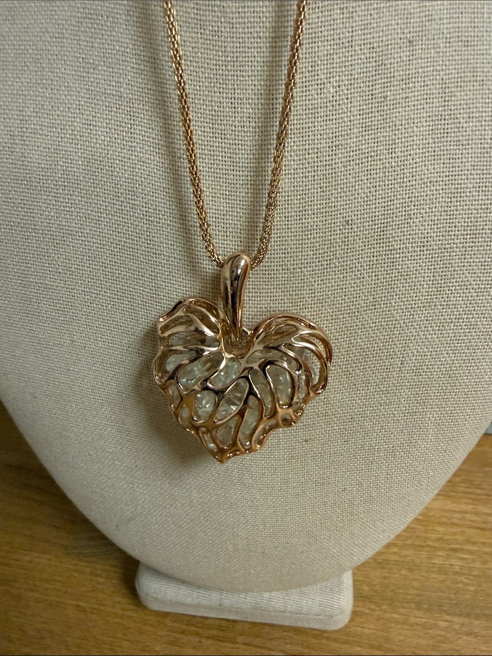 Rose gold long pendant barrel necklace with rhinestone filled heart charm - Picture 3 of 5